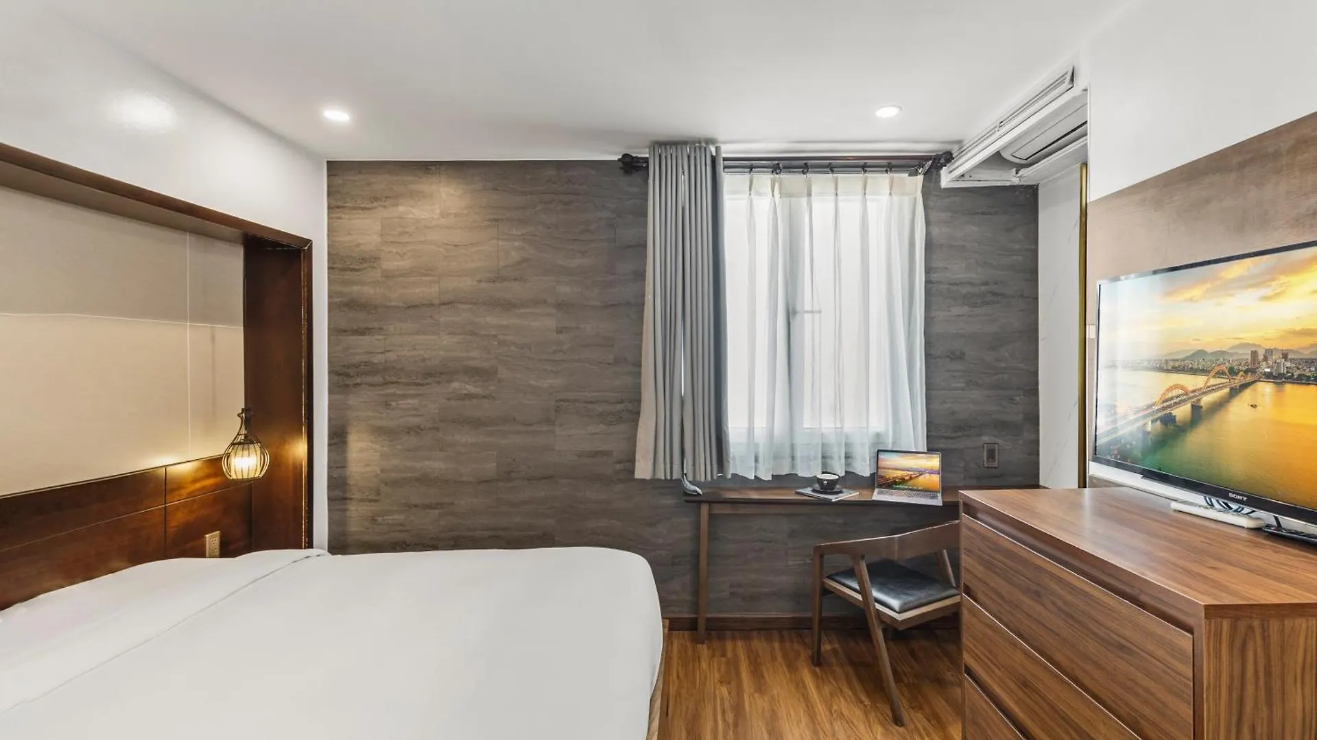 Tokyo Boutique Front Beach Hotel Danang
