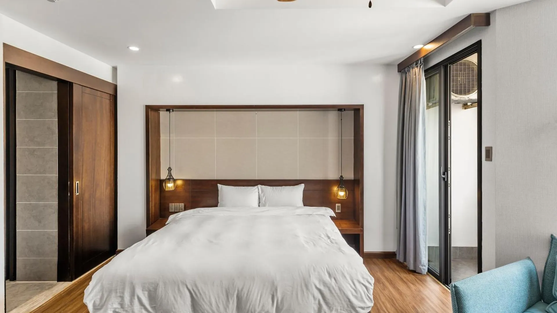 Tokyo Boutique Front Beach Hotel Danang