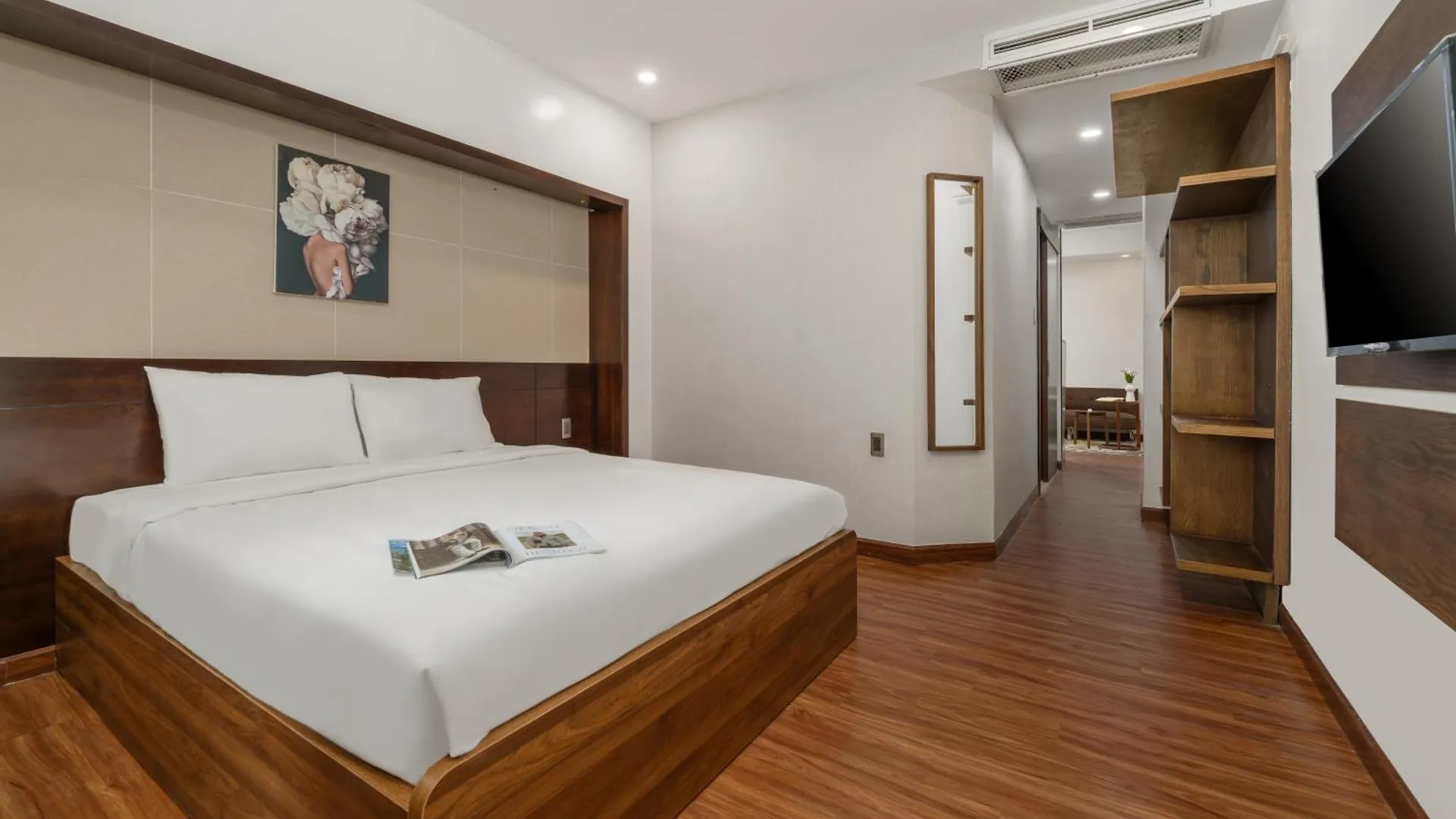 Tokyo Boutique Front Beach Hotel Danang