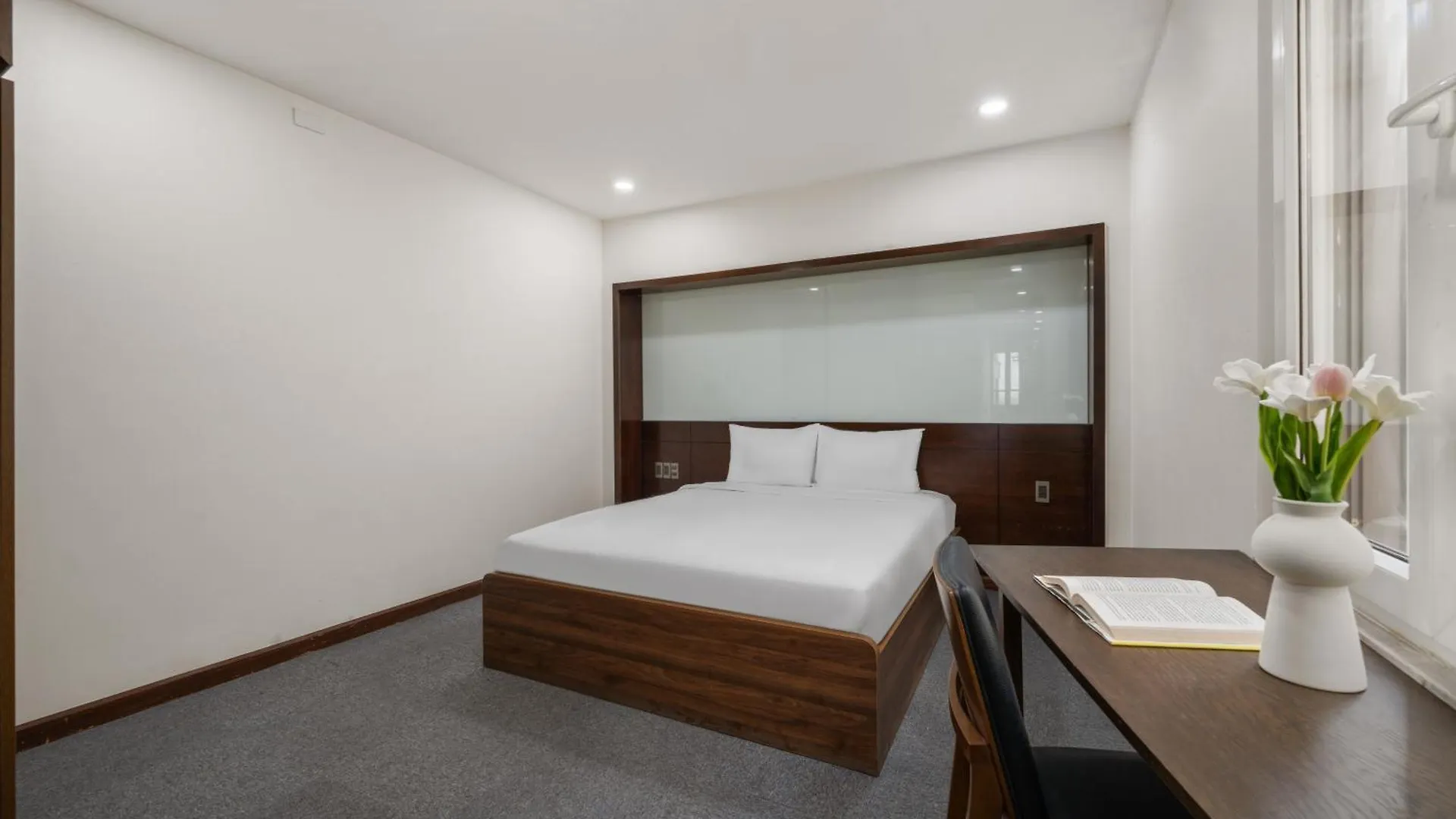 Tokyo Boutique Front Beach Hotel Danang